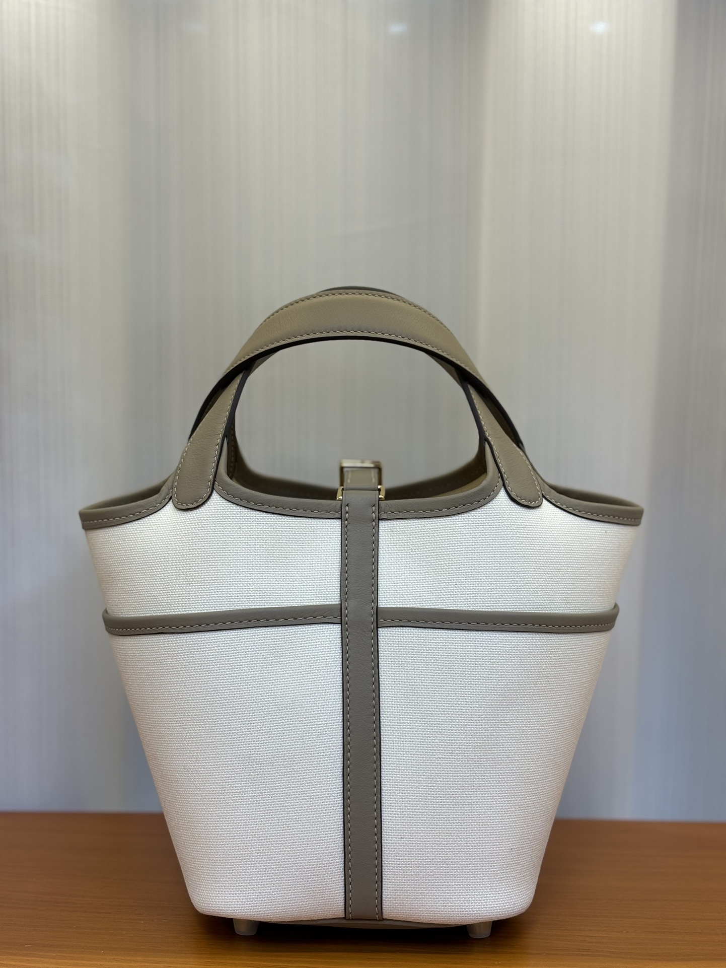 Hermes Picotin Lock 18 Pocket Bag In White/Grey 